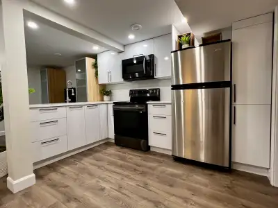 Bright and well-located IR apartment available this summer in Bells Corners, less than 10 minutes fr...