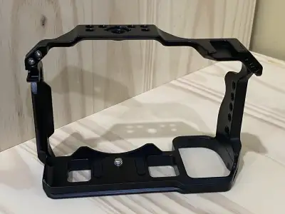 This is a Leftfoto camera cage for Nikon Z6III/Z5/Z6/Z7/Z6II/Z7II cameras. It's in like new conditio...