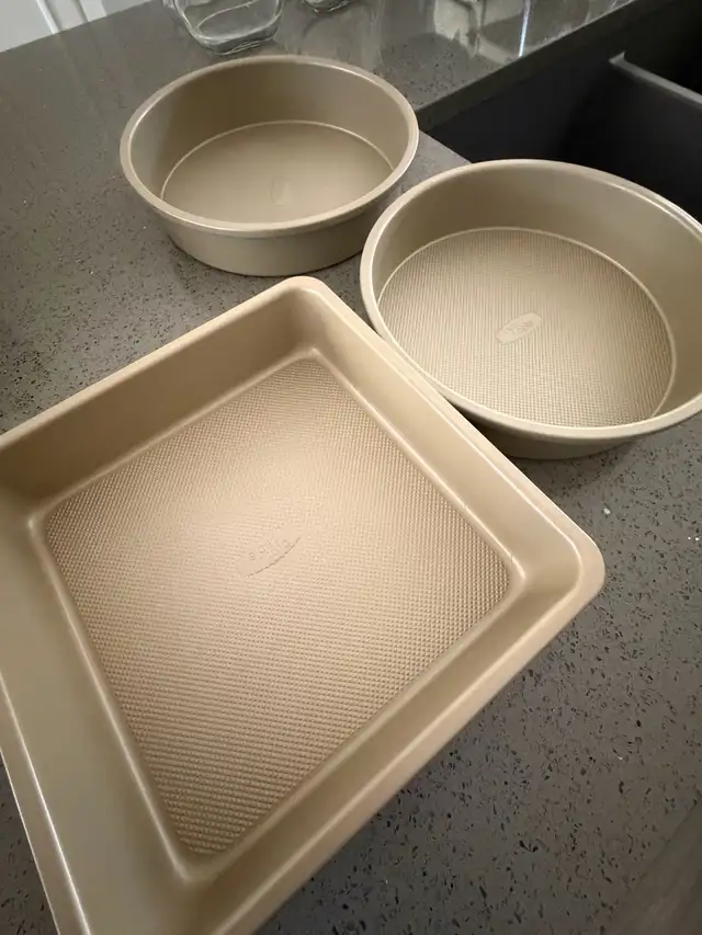 New Our Table/OXO Bakeware Set (4pc) in Kitchen & Dining Wares in Calgary - Image 4