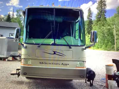 Well maintained motorhome,smoke free,pet free, always stored in heated shop when not in use. Freight...