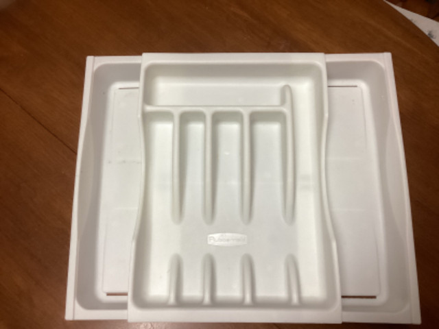 Rubbermaid expandable Cutlery Tray in Kitchen & Dining Wares in Edmonton - Image 2