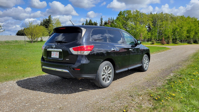 2015 Nissan Pathfinder in Cars & Trucks in Red Deer - Image 2