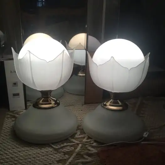 2 Mid Century Murano Glass Table Lamps - in Excellent Condition in Indoor Lighting & Fans in City of Montréal - Image 2