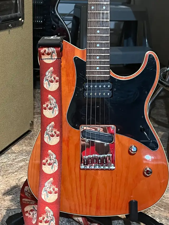 Yamaha Pacifica 311S Trans Orange Stain in Guitars in Calgary - Image 2
