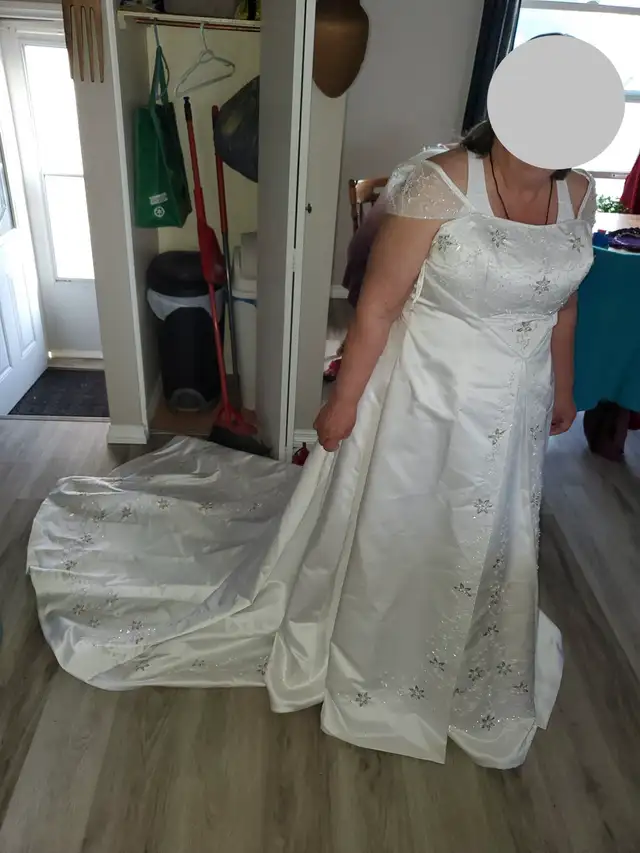 plus size wedding dress in Wedding in Lethbridge - Image 4