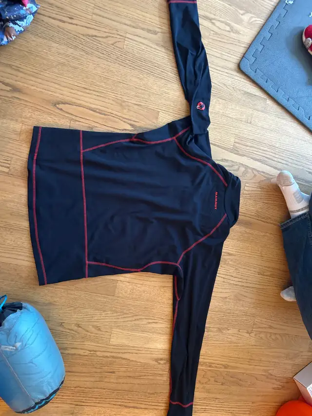 Men’s Mammut technical layer, size large, barely worn in Men's in Calgary - Image 3