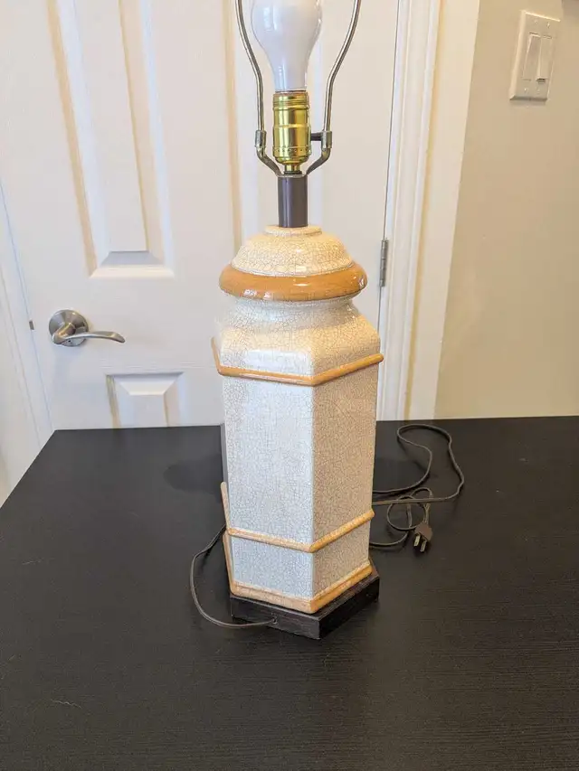 Large MCM table lamp, speckled ceramic floral design in Indoor Lighting & Fans in Ottawa - Image 6