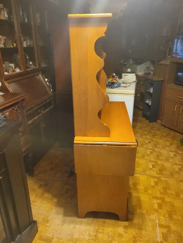 Solid Pine Hutch in Hutches & Display Cabinets in Chatham-Kent - Image 4