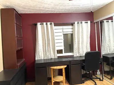 Furnished room for rent / Chambre mueblee a louer