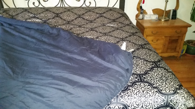 King Comforter - Royal Velvet in Bedding in Sarnia - Image 3