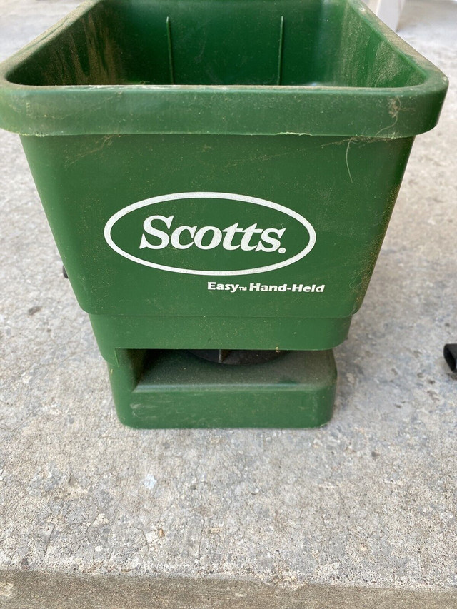 Scotts Easy Hand Held  in Outdoor Tools & Storage in Mississauga / Peel Region