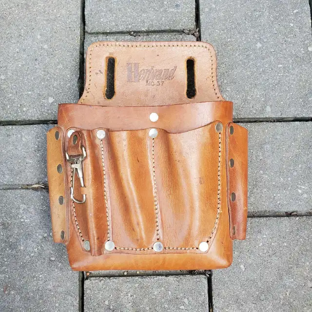 Leather Electricians Tool Pouch  in Tool Storage & Benches in Barrie - Image 2