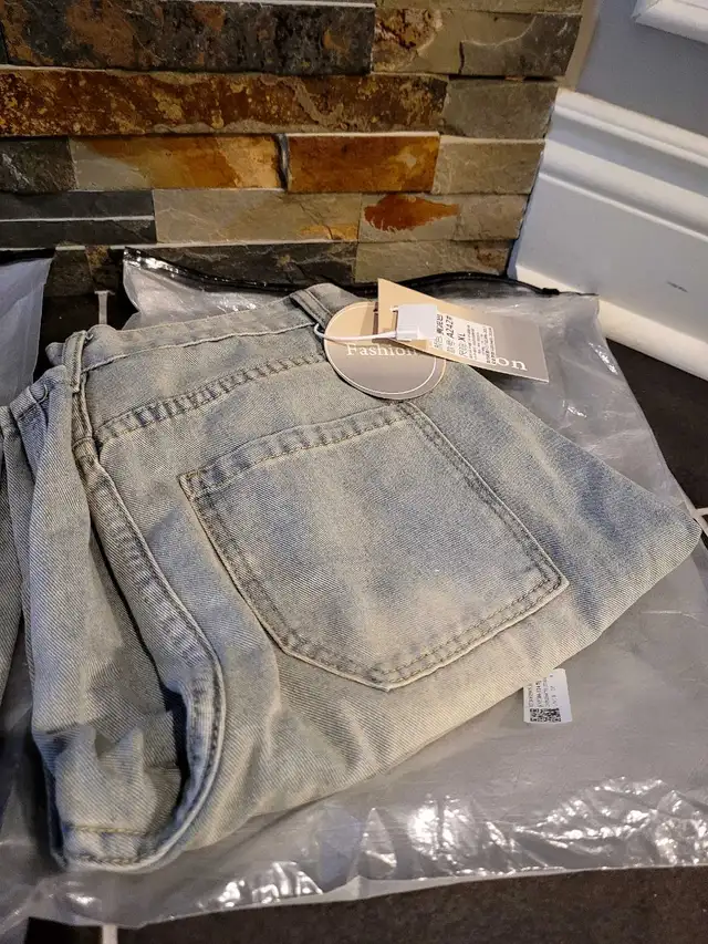 Men, Apparel Demin Shorts in Men's in Oshawa / Durham Region - Image 7
