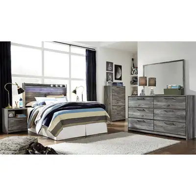 ASHLEY QUEEN 6PC  BEDROOM SET REG. $2099 FINANCING AVAILABLE, View more