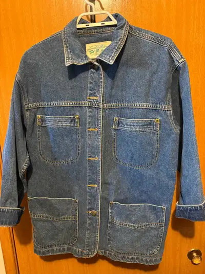 I'm selling a used Northern Spirit Wear jean jacket, perfect for adding a touch of classic denim to...