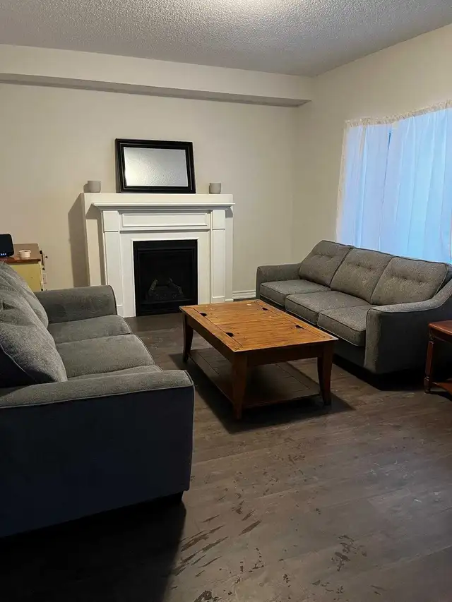 Ensuite bedroom for rent in Bowmanville $1,100 in Room Rentals & Roommates in Oshawa / Durham Region - Image 8