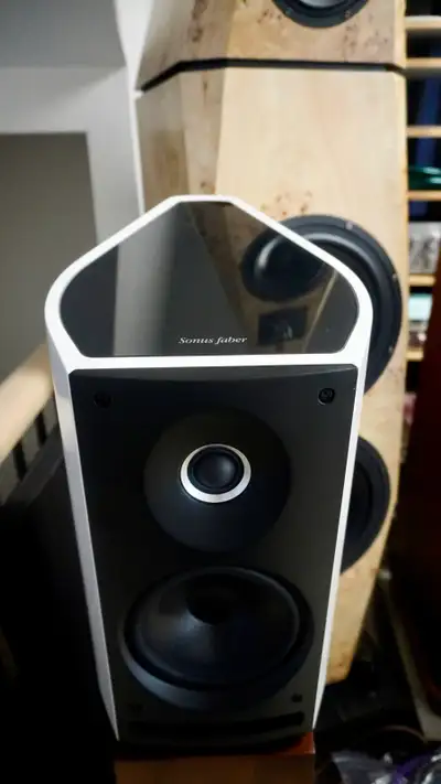 Sonus faber Venere 2.0 Bookshelf Speakers – Made in Italy, View more