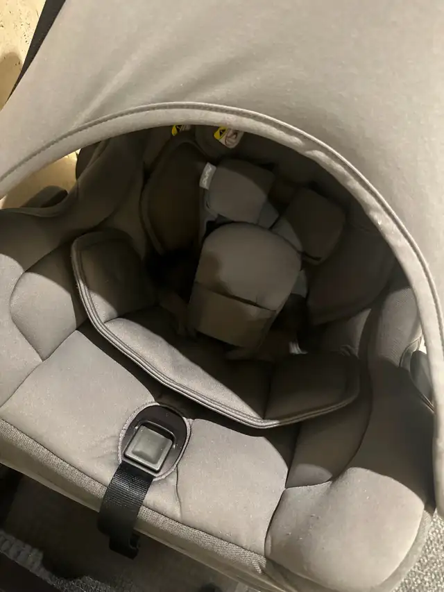 Nuna like new rear facing baby car seat carseat in Strollers, Carriers & Car Seats in Markham / York Region - Image 4