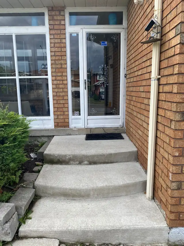Spacious Bedroom for Rent – Prime Brampton Location! in Room Rentals & Roommates in Mississauga / Peel Region - Image 11