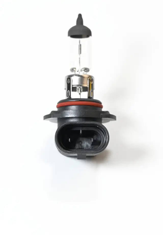Hella 9006 HB4 Standard Halogen 12V 55W Headlight Light Bulb in Other Parts & Accessories in City of Toronto - Image 8