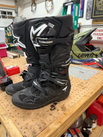 Alpinestars tech 7 brand new worn once wrong size $400 obo