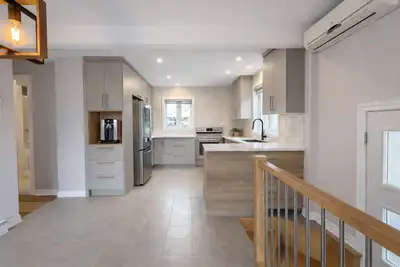 à vendre ! 2240, rue Gruyères, Laval • 5 chambres à coucher • 2 salles de bain • Rénovée • Terrain d...