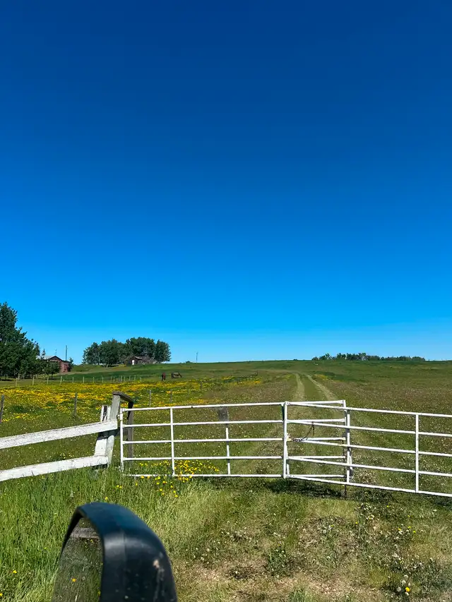 **For Rent: Spacious Shop on 2 Acres – Ideal for RV Storage!** in Storage & Parking for Rent in Red Deer - Image 7