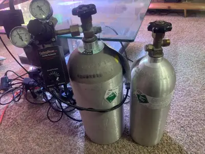 Carbon doser CO2 regulator with a 5lb and a 10lb tank. The 10lb tank is currently full. Looking to g...