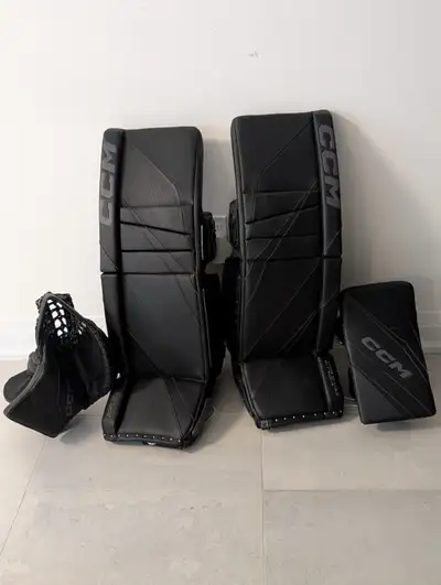 NEW 35"+1.5" CCM 6.9 Senior Black Set with Ball Hockey Sliders, View more
