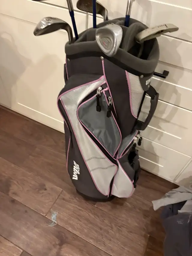women’s left handed golf clubs and bag  in Golf in Guelph - Image 6