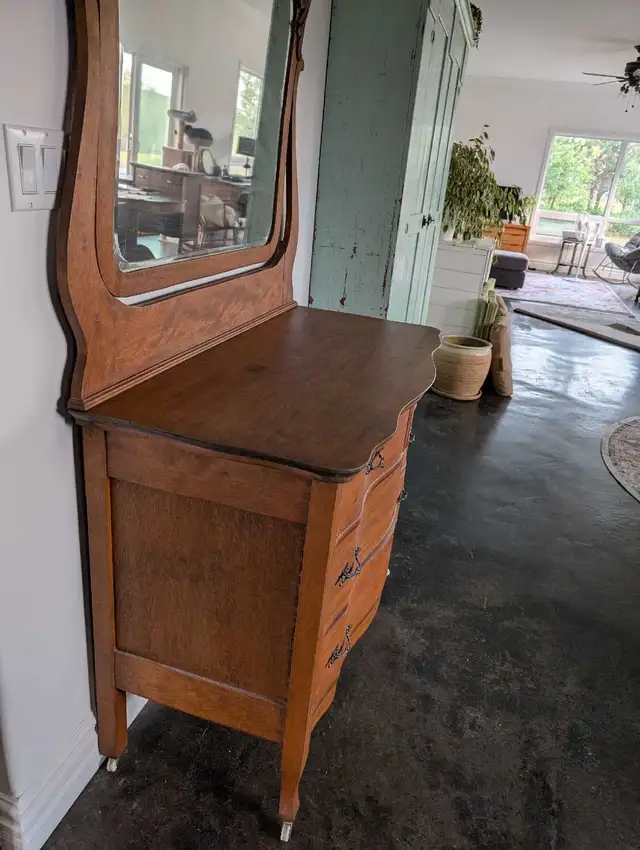 Antique Maple Dresser in Dressers & Wardrobes in Edmonton - Image 3