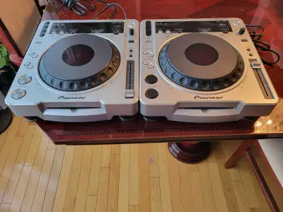 Pioneer CDJ 800 MK2, View more