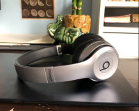 Beats by Dr. Dre Solo Wireless Headband Headphones - Silver