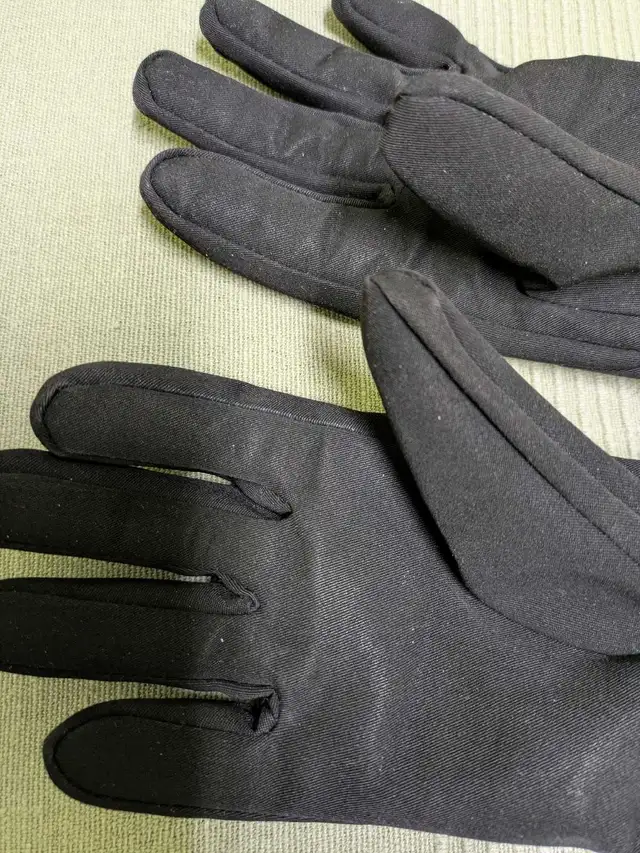 Head women's ski gloves Small black faux fur lined in Women's - Other in Oshawa / Durham Region - Image 10