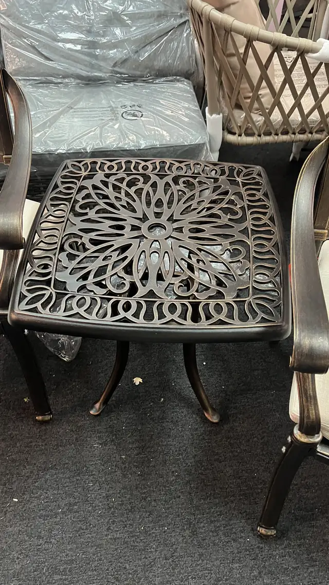 3pc cast aluminum table chairs patio set in Patio & Garden Furniture in Markham / York Region - Image 4