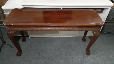 1 table en bois travaillé, Lampes, chandelier..., View more
