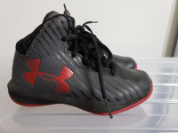 UA Boy Basketball Shoes Size 11k(great condition)