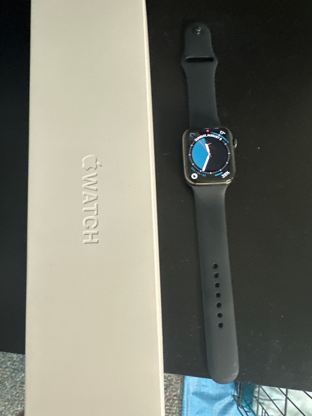 Apple Watch Series 8 45mm Stainless Steel GPS + Cellular