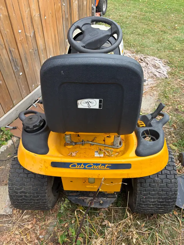 Cub Cadet Model LT1042 42 inch Cut HYDROSTATIC Rider Powered ...