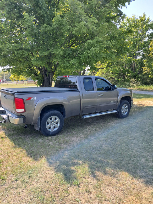 2013 GMC Sierra 1500 Ext. Cab 4 x 4 in Cars & Trucks in Sudbury - Image 2