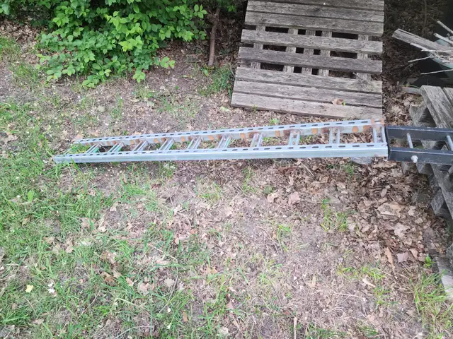 Motorcycle Trailer Hitch Carrier W Short And Long Loading  Ramp in Other in Windsor Region - Image 5