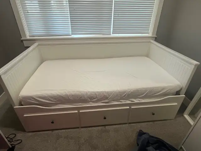 Daybed in Beds & Mattresses in Chilliwack - Image 4