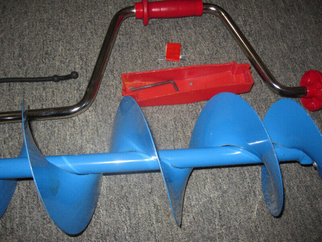 Hand Ice Auger in Fishing, Camping & Outdoors in North Bay - Image 2