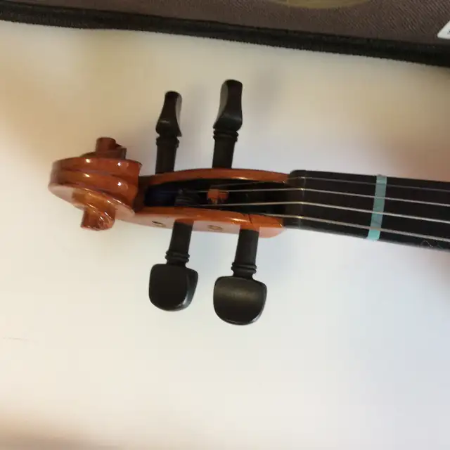 Stentor Standard Violin Outfit 1/4 Size in Other in Mississauga / Peel Region - Image 11