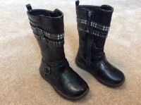 Girls boots, size 8 (preschool)