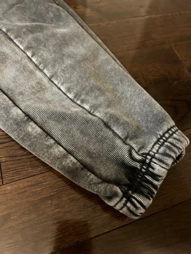 Sweatpants pants Aritzia in Women's - Other in Mississauga / Peel Region - Image 5