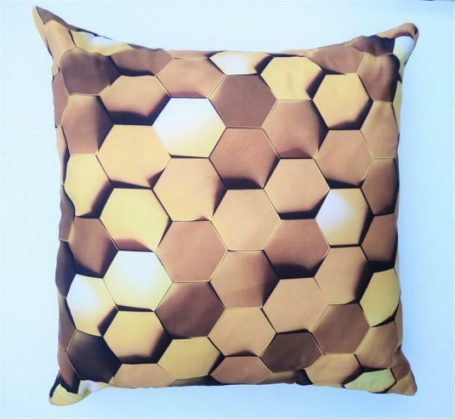 East Urban Home Abstract Printed Honeycomb 2 Pillows With Insert in Home Décor & Accents in Kitchener / Waterloo - Image 2