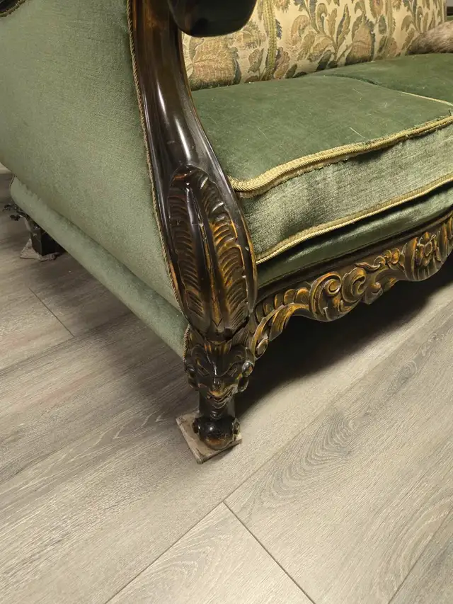 antique couch in Couches & Futons in Kamloops - Image 3