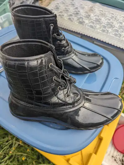 Really cool looking stylish boots size, View more