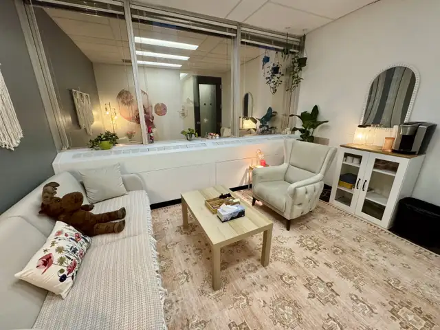 Psychotherapy Private Office Room (1235 Bay St) in Commercial & Office Space for Rent in City of Toronto - Image 9